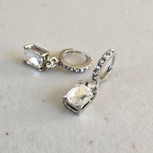 🎁3/$10🔴Elegant Silver Color Crystal Earrings